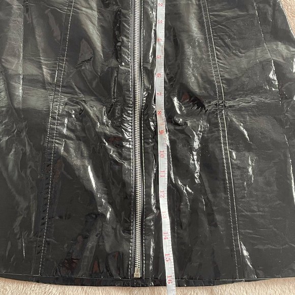 Black Vinyl/Fake Leather Zip up Skirt - Picture 4 of 4